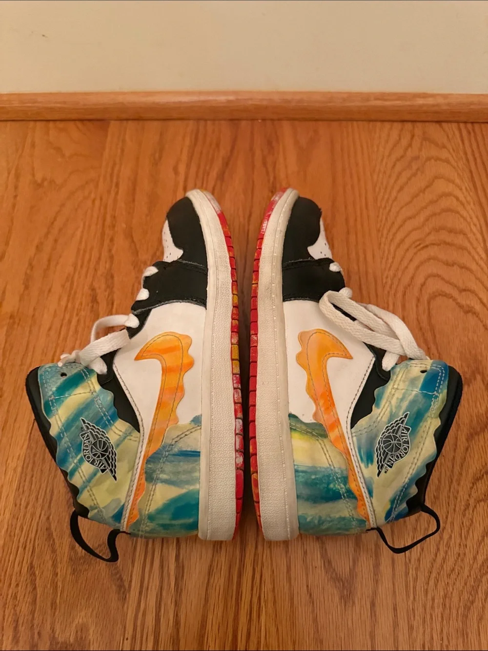 Rare Nike Air Jordan‎ 1 Mid SE ‘Drip’ Black/White/Orange (Size 2.5Y) –